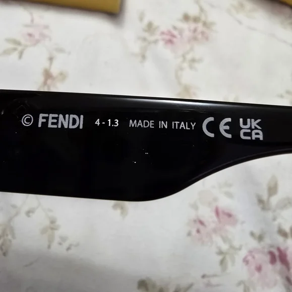 FENDI Fendigraphy Geometric Sunglasses Unisex - Picture 10 of 15